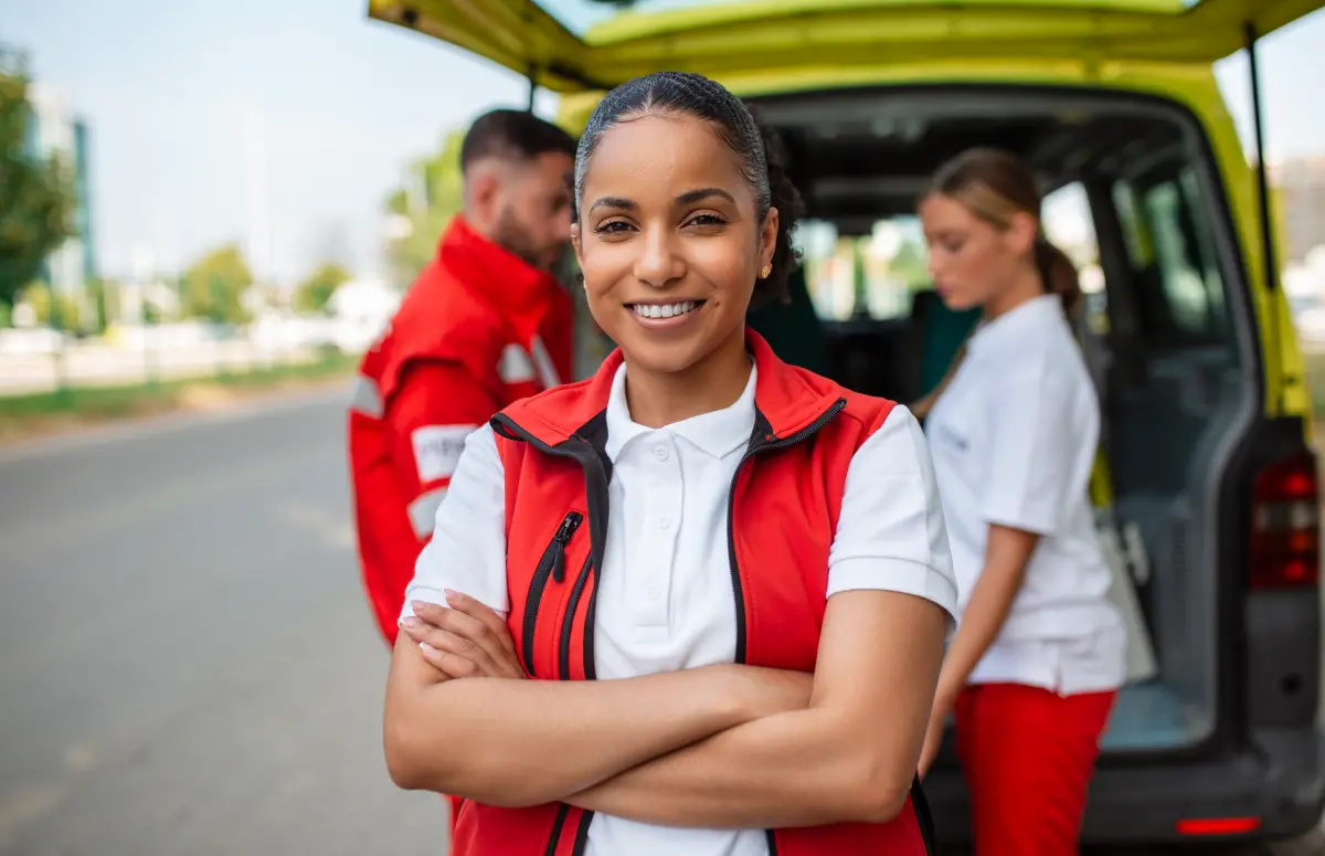 ambulancière souriante