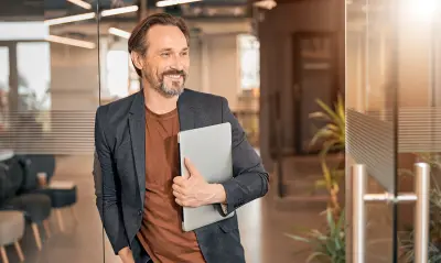 dirigeant d'entreprise souriant